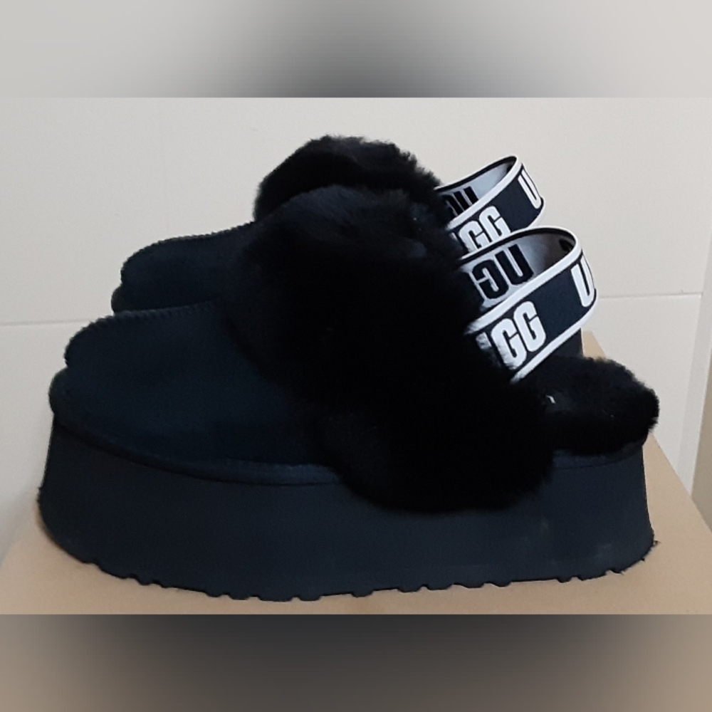 UGG Funkette Slipper Size 6